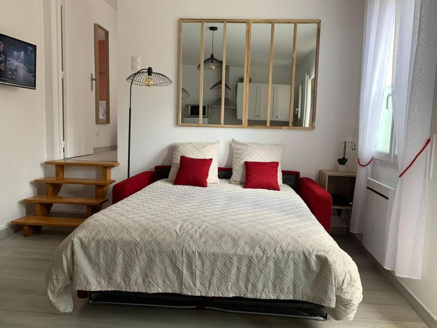 Proche Aeroport - Ligne 14 Apartment *